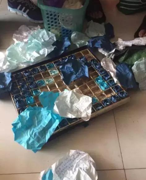 大姐一屁股坐在我腿上，足足坐了20分钟