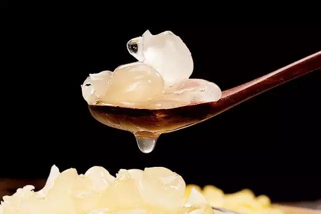 在这凉意渐生的季节里，吃一碗纯天然皂角米最滋补！