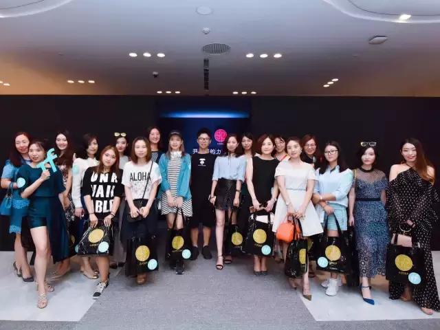 关晓彤名牌鞋,关晓彤的鞋子有多贵