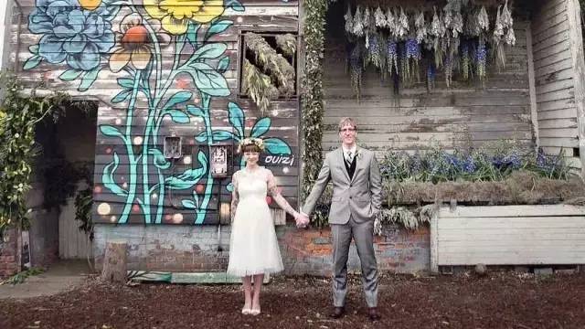 破败的房子重新焕发生机,原本破旧的房子变得焕然一新