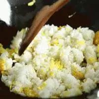菠萝炒饭做法,美食菠萝炒蛋