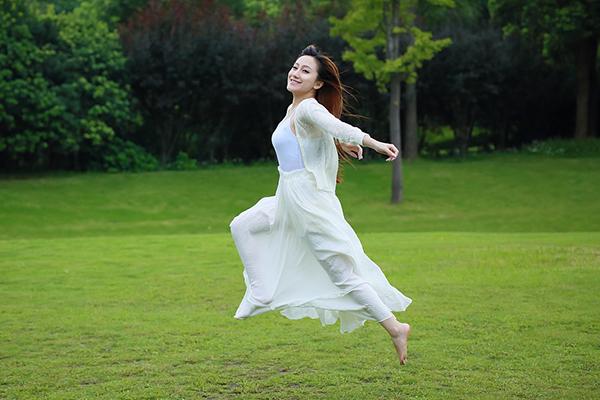 女人一个月来次大姨妈,女人一个月来两次大姨妈痛