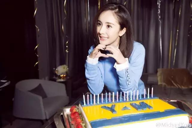 带货女王杨幂又出新花样了,杨幂私服带货