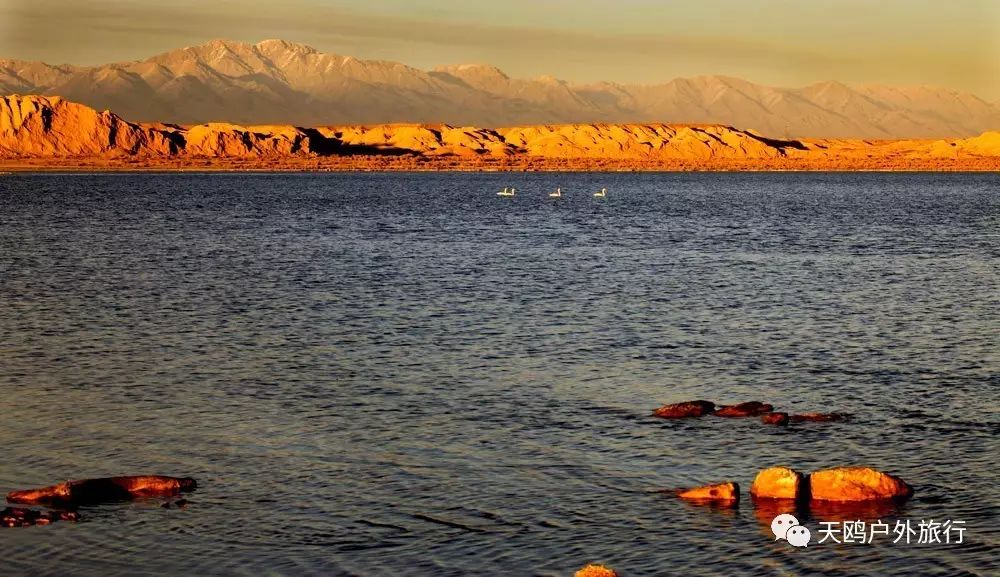 一大一小两个情侣湖，国庆来西域敦煌必经之路，一起秀恩爱吧！