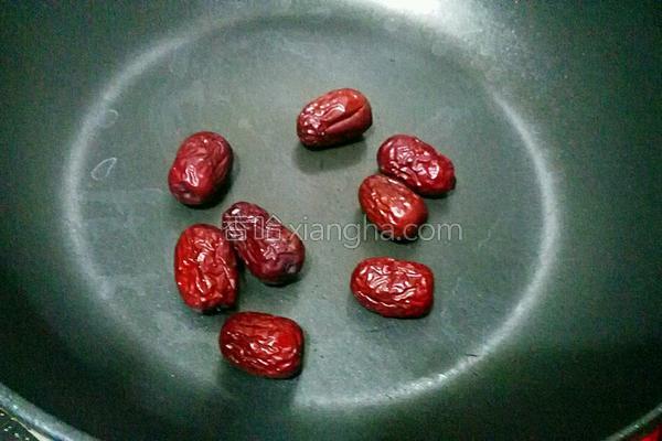 枸杞泡水营养成分都能泡出吗,枸杞泡水后还有营养吗