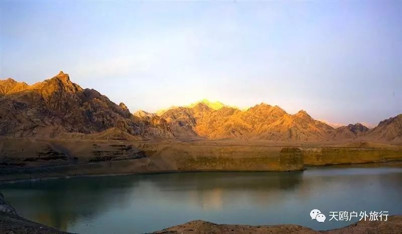 一大一小两个情侣湖，国庆来西域敦煌必经之路，一起秀恩爱吧！