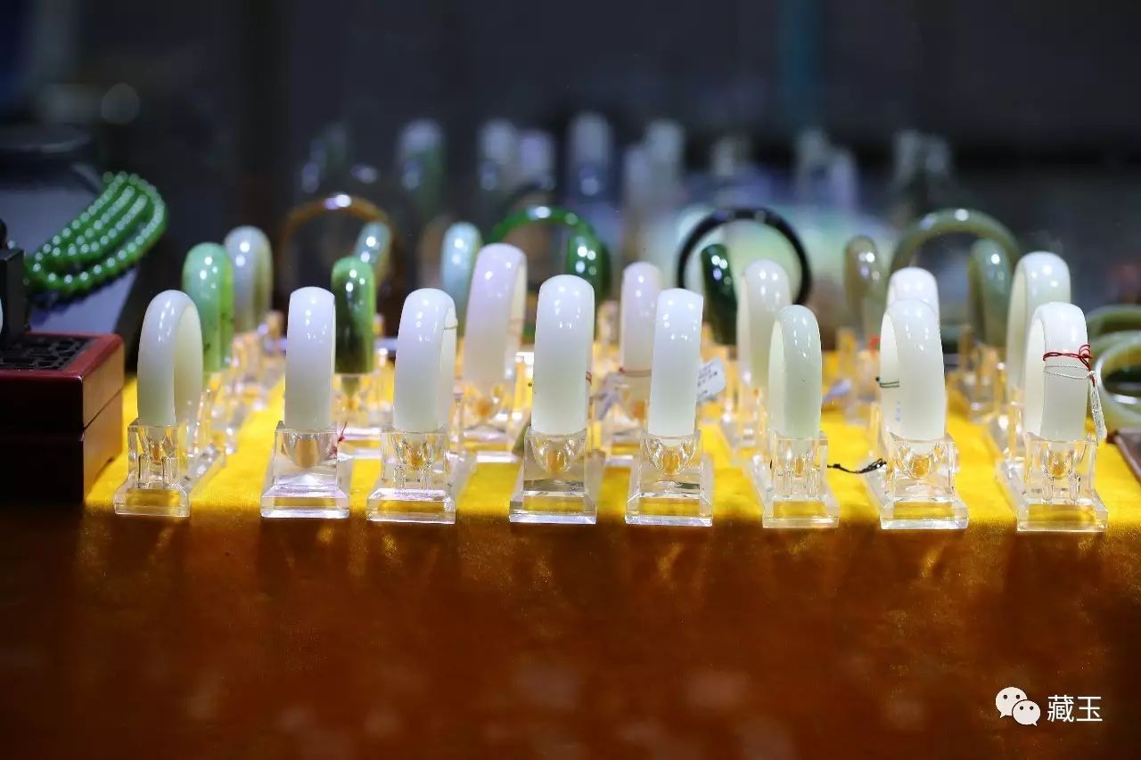 他靠一个名词就能让自己的玉价格翻几倍，太神奇了