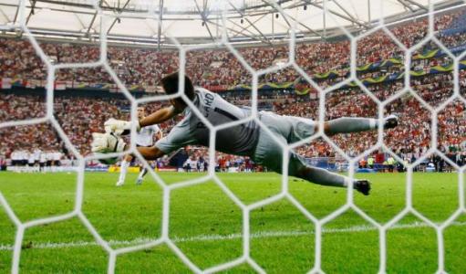 历史上从未罚失过点球的球员,罚失点球十大感人瞬间