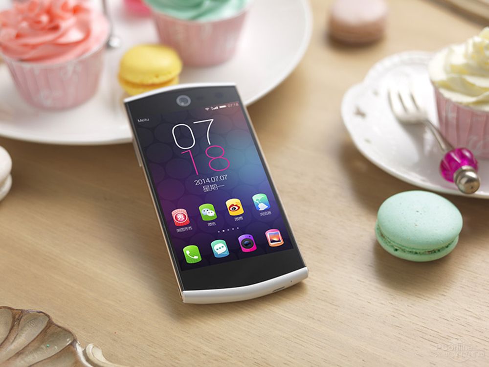 鑫盾：有一天，手机的充电口会在手机的两侧