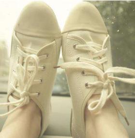 白色帆布鞋发黄怎么洗白,白色帆布鞋晒干后变黄了怎么办