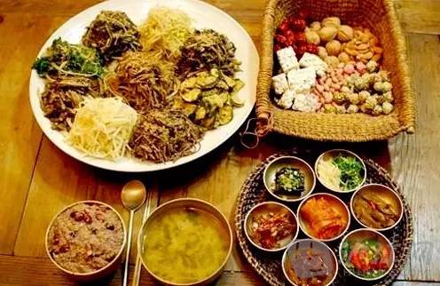 天哪噜,大中华的远房表亲除夕原来这么吃?