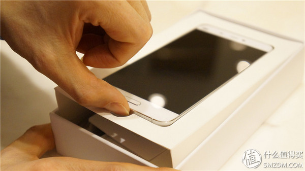 年轻人第一部旗舰机,年轻人的第一台手机小米