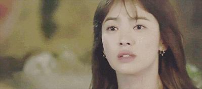 太阳的后裔为啥选宋仲基,太阳的后裔宋仲基帮宋慧乔扎头发