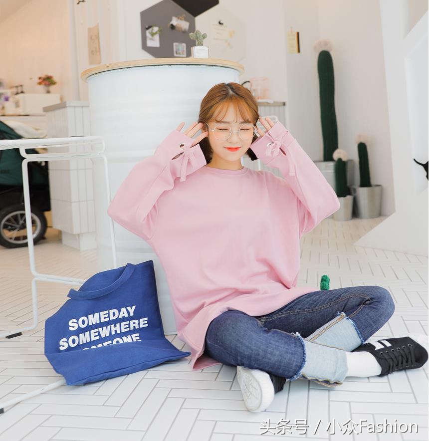 韩国女生卫衣搭配图片,适合女汉子卫衣穿搭拍照姿势教程