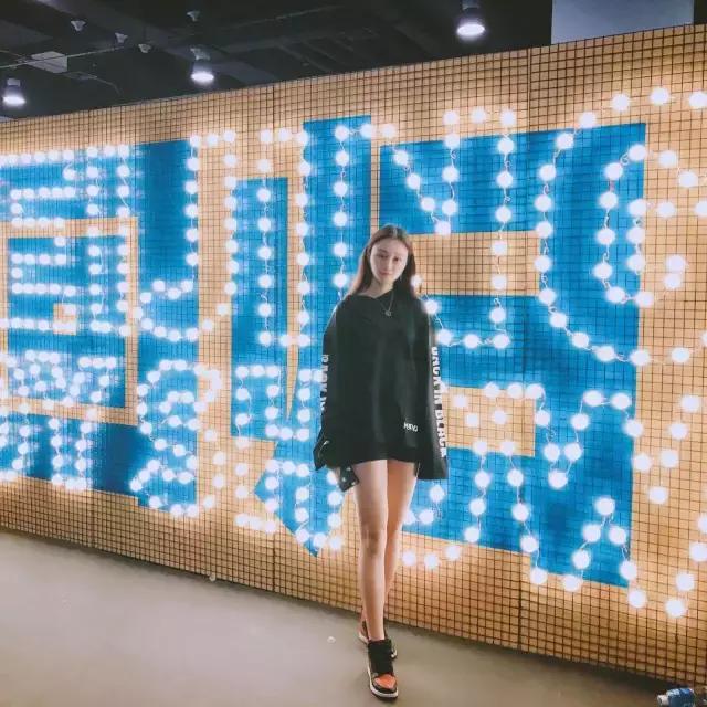 酷女孩街拍,好看的酷女孩街拍