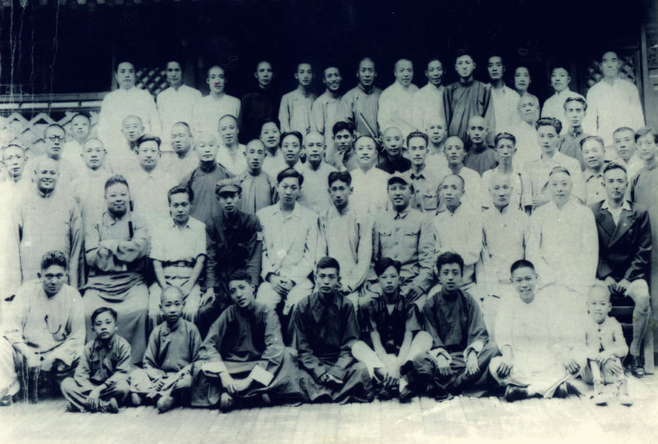 侯耀文坦言12岁的时候第一次登台,侯耀文的大师兄