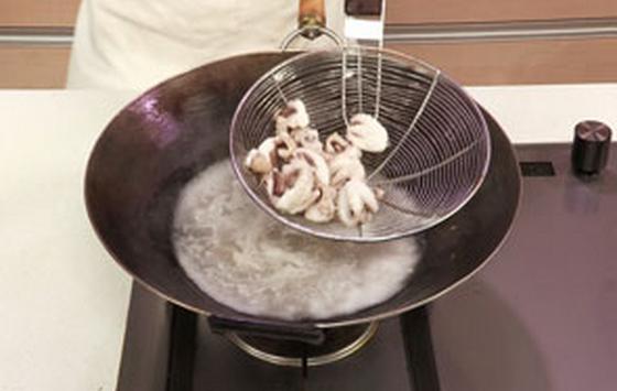 脆爽墨鱼仔的做法,墨鱼仔怎么做不辣又好吃