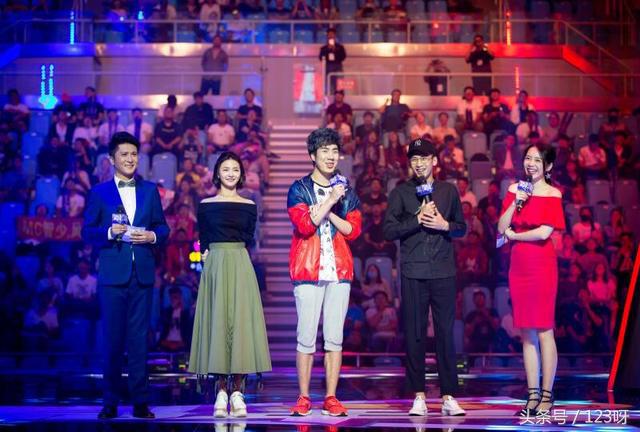 《英雄联盟》竞迹嘉年华：天佑加入SSMISS骚男率主播挑战职业队