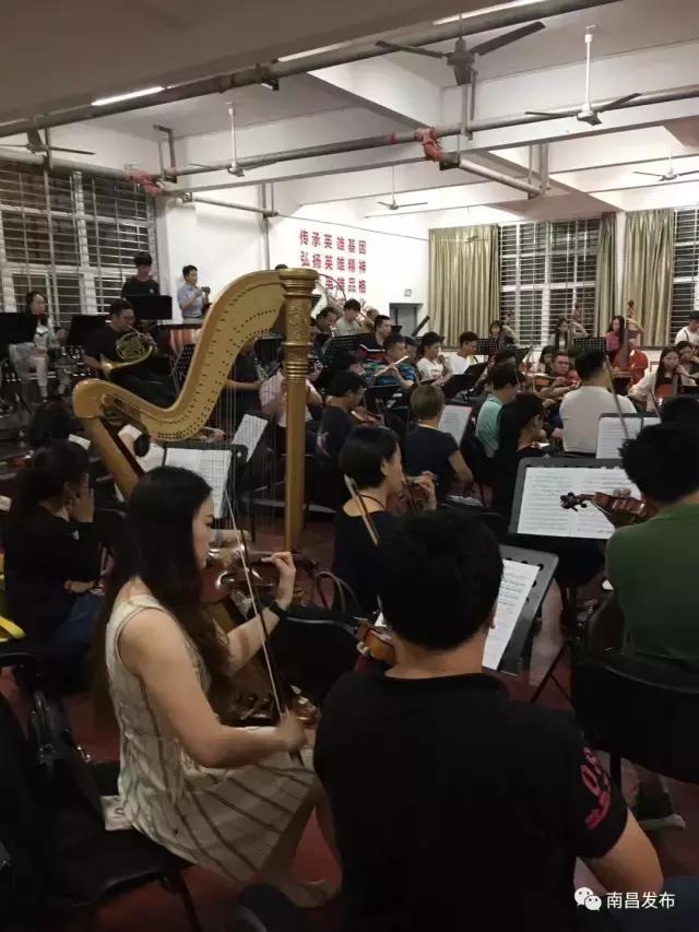 南昌陆军军乐团,南昌军乐团演奏视频