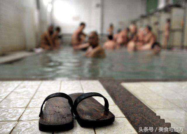 “早上皮包水，晚上水包皮”，说的是哪里