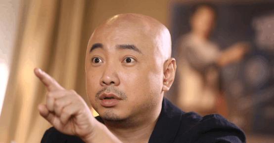 脱发秃顶严重男生怎么办,40岁男脱发秃顶多年了怎么治