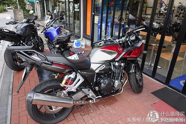 夫妻逛街买买买,夫妻日常买买买