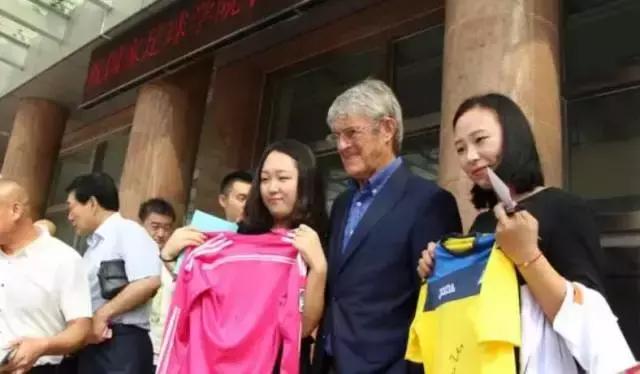 米卢为什么去卡塔尔,米卢为什么入国足