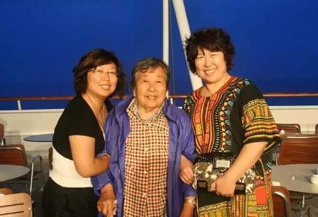 我和我的家人一起去环游北京,37岁的妈妈带着女儿环游北京