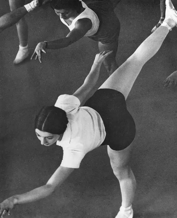 要看见自由和快乐，就不会让痛苦毁掉梦想