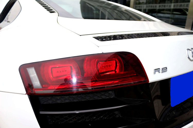 r8是顶级超跑吗,年轻人的第一台超跑r8