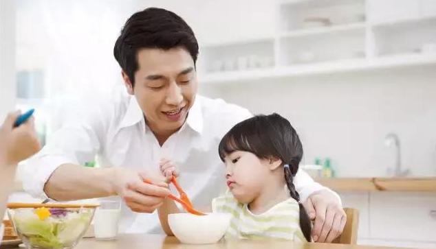 宝宝不好好吃饭怎么办快速解决,宝宝不好好吃饭正确做法