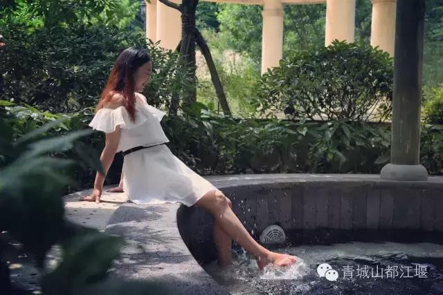 四川旅游一条很直的公路,四川唯一一条有路灯的高速公路