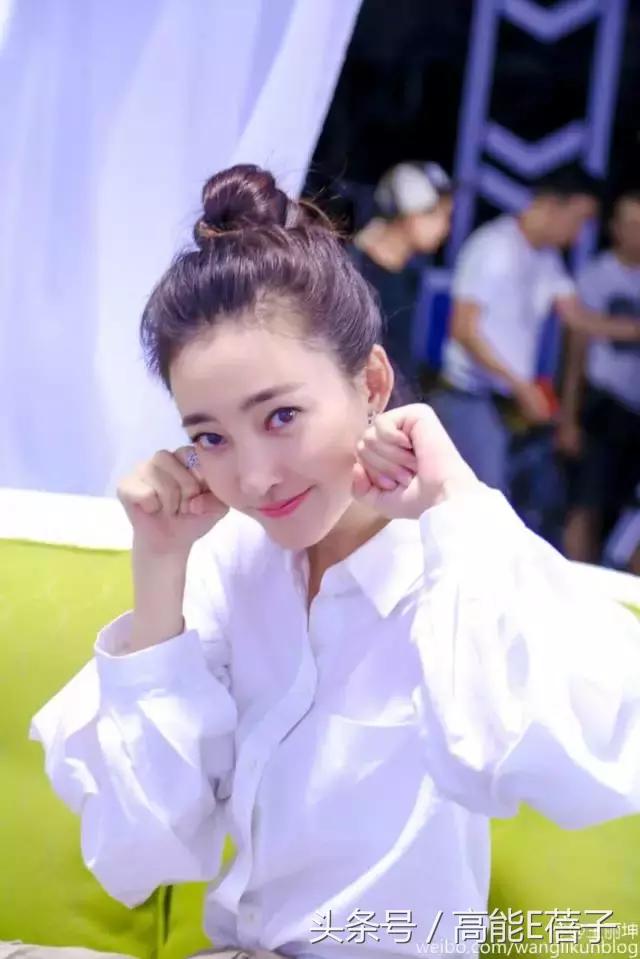 国庆要去浪？周冬雨刘亦菲等女星开包，10件单品斗赢票圈不会输