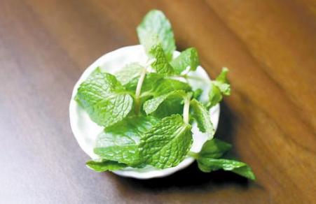 皮肤过敏湿疹瘙痒起疹子怎么解决,过敏性湿疹太痒怎么处理