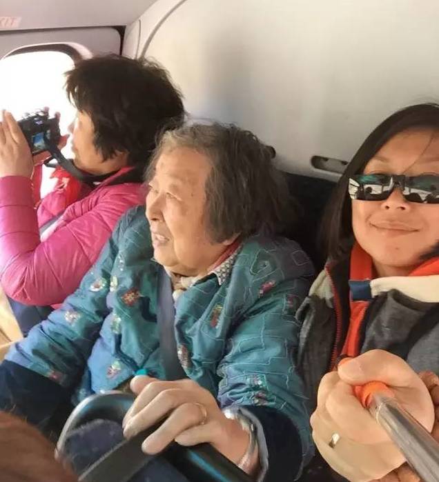 我和我的家人一起去环游北京,37岁的妈妈带着女儿环游北京