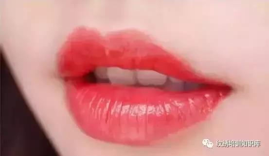 重度乌唇怎么改善能变红唇,乌唇应该用什么颜色做唇好看