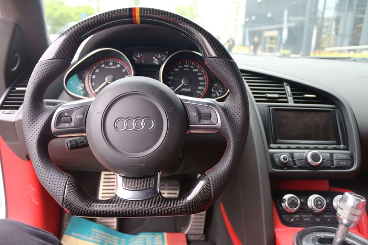 r8是顶级超跑吗,年轻人的第一台超跑r8