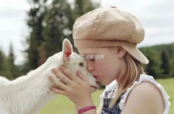 暖过拥抱，柔过亲吻，只有羊绒衫能给女人温柔的怀抱