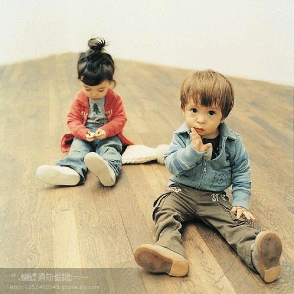 看哥哥是如何宠弟弟的,哥哥是怎么哄弟弟睡觉的