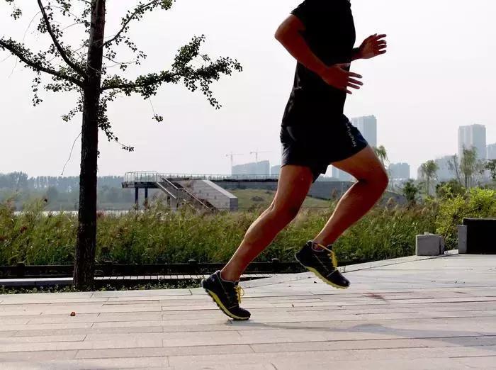 秋冬跑步鞋排行榜,北面跑步鞋是巅峰系列嘛