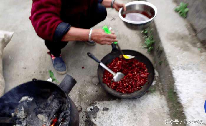 湖南的素炒辣椒的做法,秦巴奶奶炒辣椒