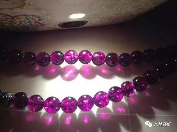 该怎么鉴别真水晶和假水晶,如何辨别真的水晶和假的水晶