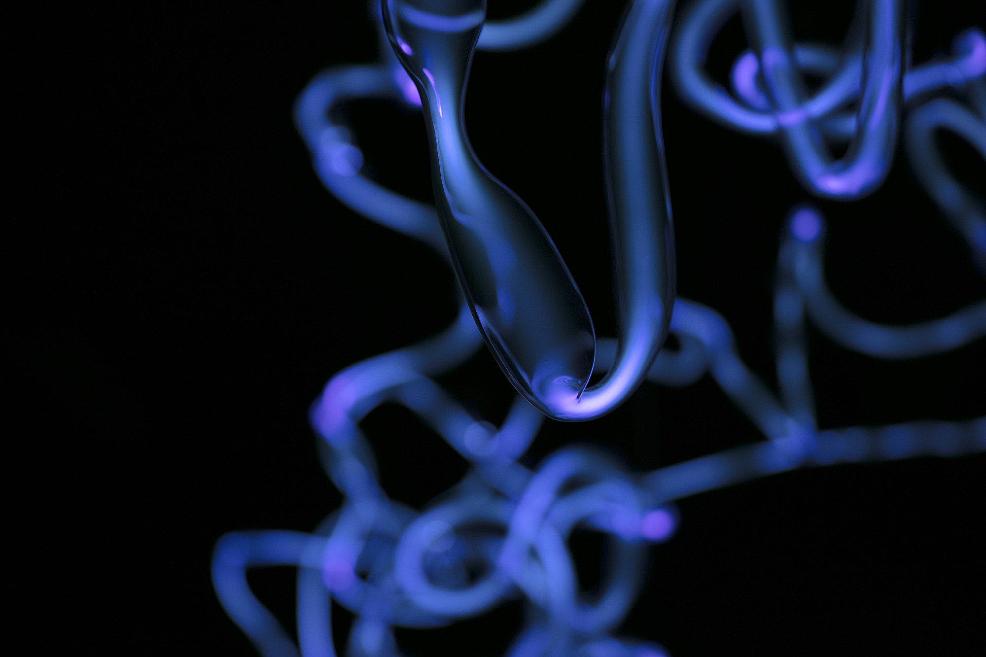 6个艺术主题回顾时尚界的150年：他们高喊“要*爱做**，不要战争”