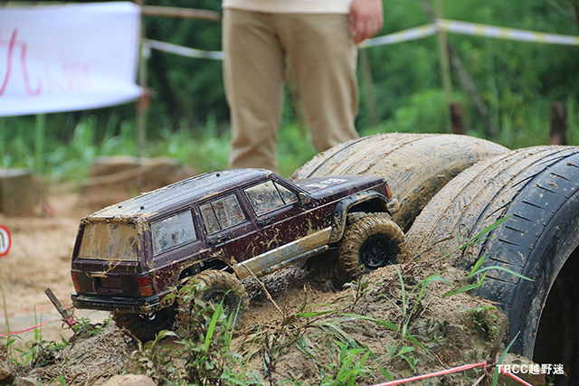 遥控仿真切诺基,大切诺基改装包围
