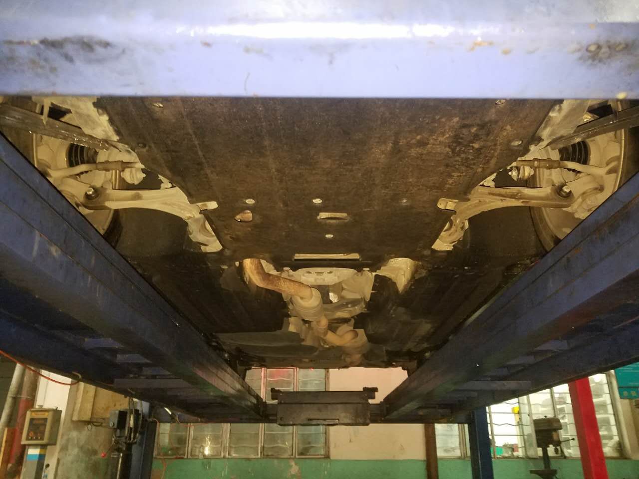 宁波保时捷翻车,宁波保时捷卡宴全损