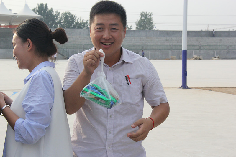 校园抱腿跑比赛,三溪初中运动会跑步比赛