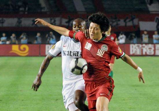 现任亚洲第一后卫,历任国足后卫