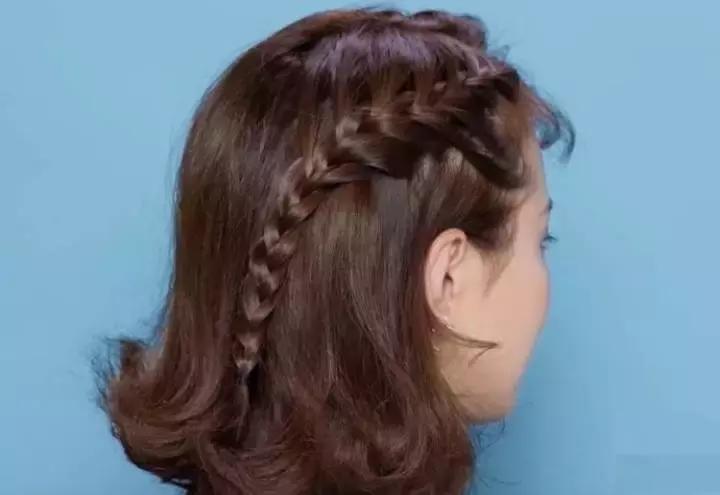 周冬雨发型同款刘海编发教程,周冬雨春风十里不如你编发