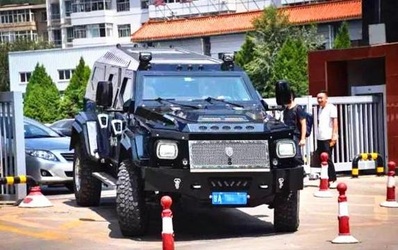 兰州首辆1500万豪车上牌!加一次油2000块!够吃一年拉面