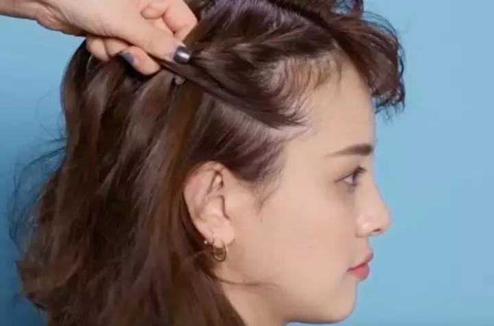 周冬雨发型同款刘海编发教程,周冬雨春风十里不如你编发